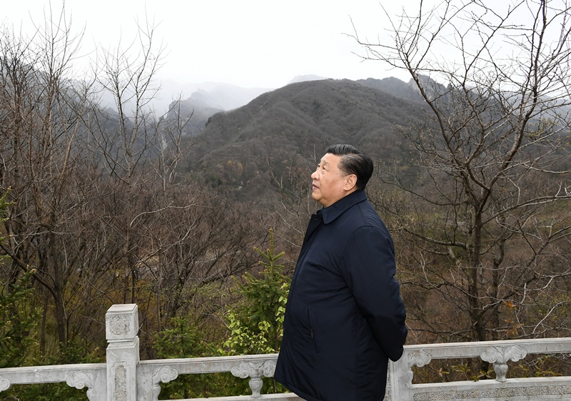 2020年4月20日，習(xí)近平在陜西秦嶺牛背梁國(guó)家級(jí)自然保護(hù)區(qū)，了解秦嶺生態(tài)保護(hù)工作情況。