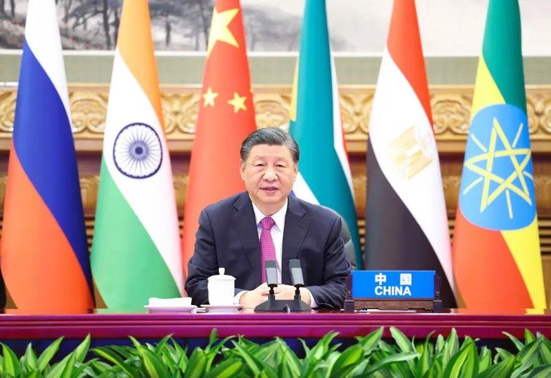 11月21日晚，習近平主席出席金磚國家領導人巴以問題特別視頻峰會并發(fā)表題為《推動?；鹬箲?zhàn) 實現(xiàn)持久和平安全》的重要講話。