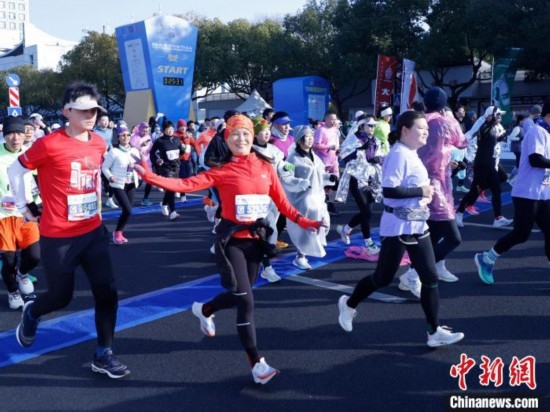 2023杭州馬拉松現(xiàn)場(chǎng)。肖健 攝