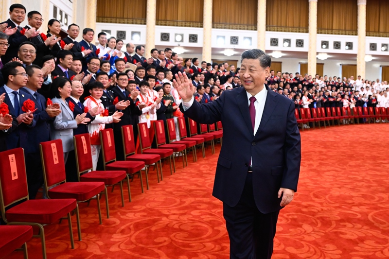 2022年4月8日，北京冬奧會(huì)、冬殘奧會(huì)總結(jié)表彰大會(huì)前，習(xí)近平總書記會(huì)見北京冬奧會(huì)、冬殘奧會(huì)突出貢獻(xiàn)集體代表、突出貢獻(xiàn)個(gè)人和中國體育代表團(tuán)成員。