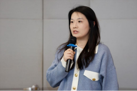 人民在線產(chǎn)品研發(fā)部主任、人民版權(quán)負(fù)責(zé)人劉曉曈發(fā)言