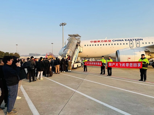 2024春運第一天，東航4架C919大飛機全部投入商業(yè)運營。東航供圖