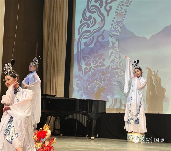 舞蹈《青花瓷》，表演者：德國中歐文化藝術(shù)交流協(xié)會(huì)