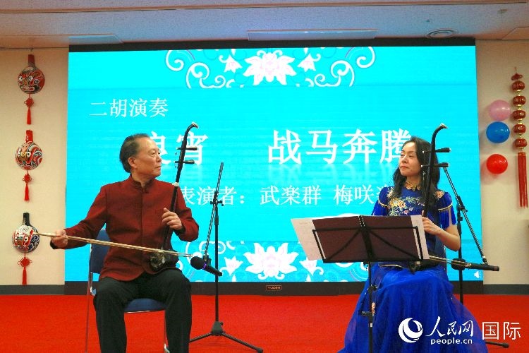二胡合奏。人民網(wǎng) 許可攝