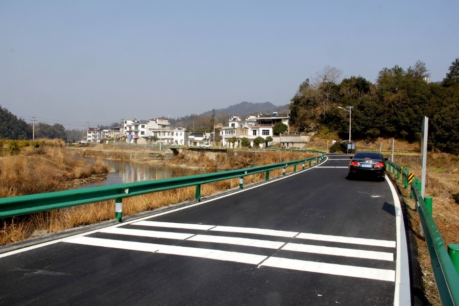 安徽省休寧縣農(nóng)村公路。受訪方供圖