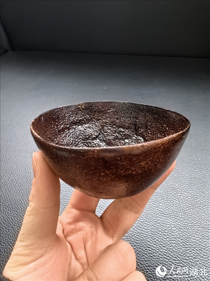 用橘子皮制成的碗。人民網(wǎng)記者 周雯攝