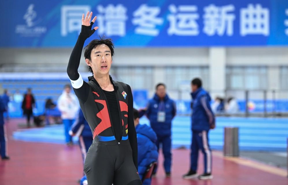 遼寧隊選手吳宇在第十四屆全國冬季運動會速度滑冰男子10000米A組決賽中奪冠，并打破由他本人保持的全國紀(jì)錄（2024年1月14日攝）。新華社記者 連振 攝