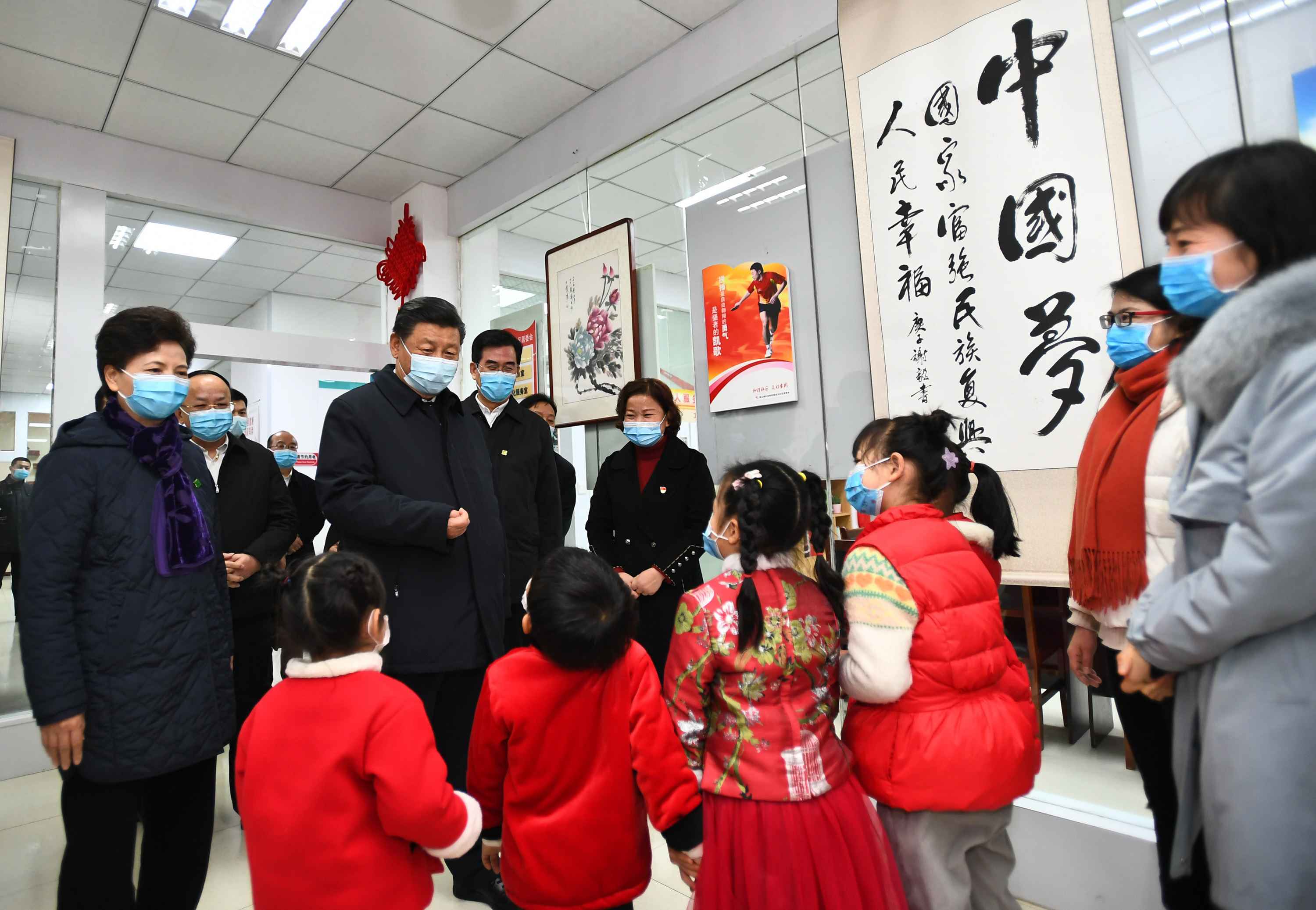 △ 2021年2月4日下午，習近平在貴陽市觀山湖區(qū)金陽街道金元社區(qū)，看望慰問社區(qū)居民。