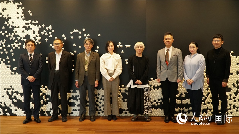 主辦方與嘉賓合影。人民網(wǎng) 蔣曉辰攝