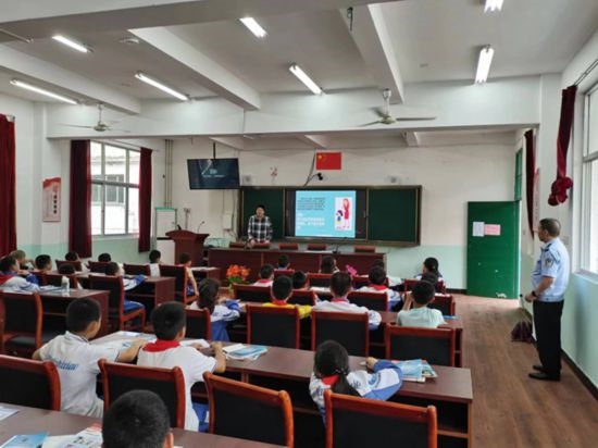安全知識宣傳進校園。將樂縣農(nóng)業(yè)農(nóng)村局供圖