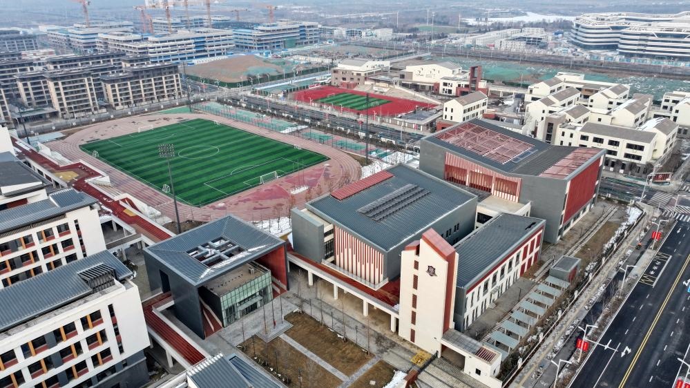 北京四中雄安校區(qū)和雄安史家胡同小學(xué)（2月6日攝，無人機(jī)照片）。新華社記者 牟宇 攝