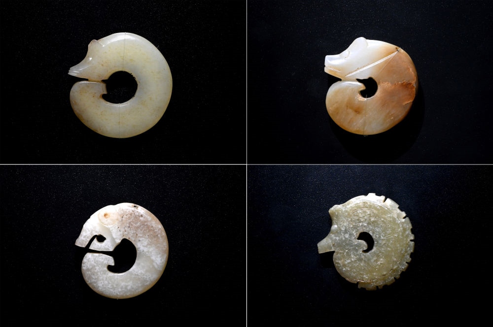 這是在殷墟博物館新館內(nèi)展出的龍形玉玦（拼版照片，1月9日攝）