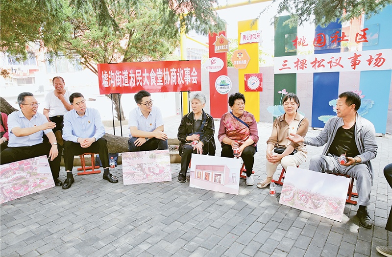 2023年6月2日，江蘇省連云港市連云區(qū)政協(xié)工委在墟溝街道桃園社區(qū)舉行“有事好商量”協(xié)商議事會。 人民圖片 朱華南/攝