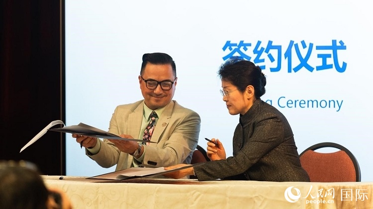山東省圖書館與舊金山公共圖書館簽署合作協(xié)議。