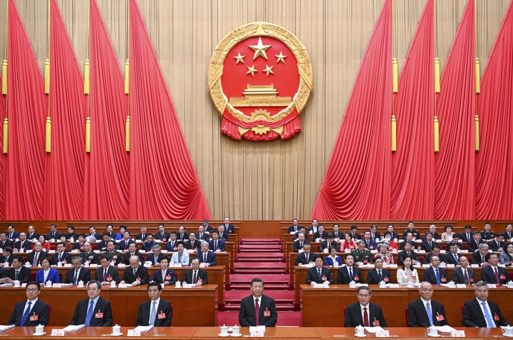 3月5日，第十四屆全國人民代表大會第二次會議在北京人民大會堂開幕。黨和國家領(lǐng)導人習近平、李強、王滬寧、蔡奇、丁薛祥、李希、韓正等出席大會。趙樂際主持大會。
