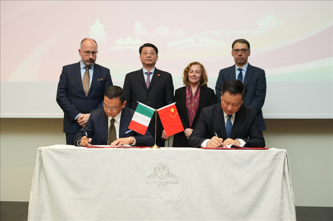 揚州市政府與意大利中國商會簽署合作協(xié)議。 主辦方供圖