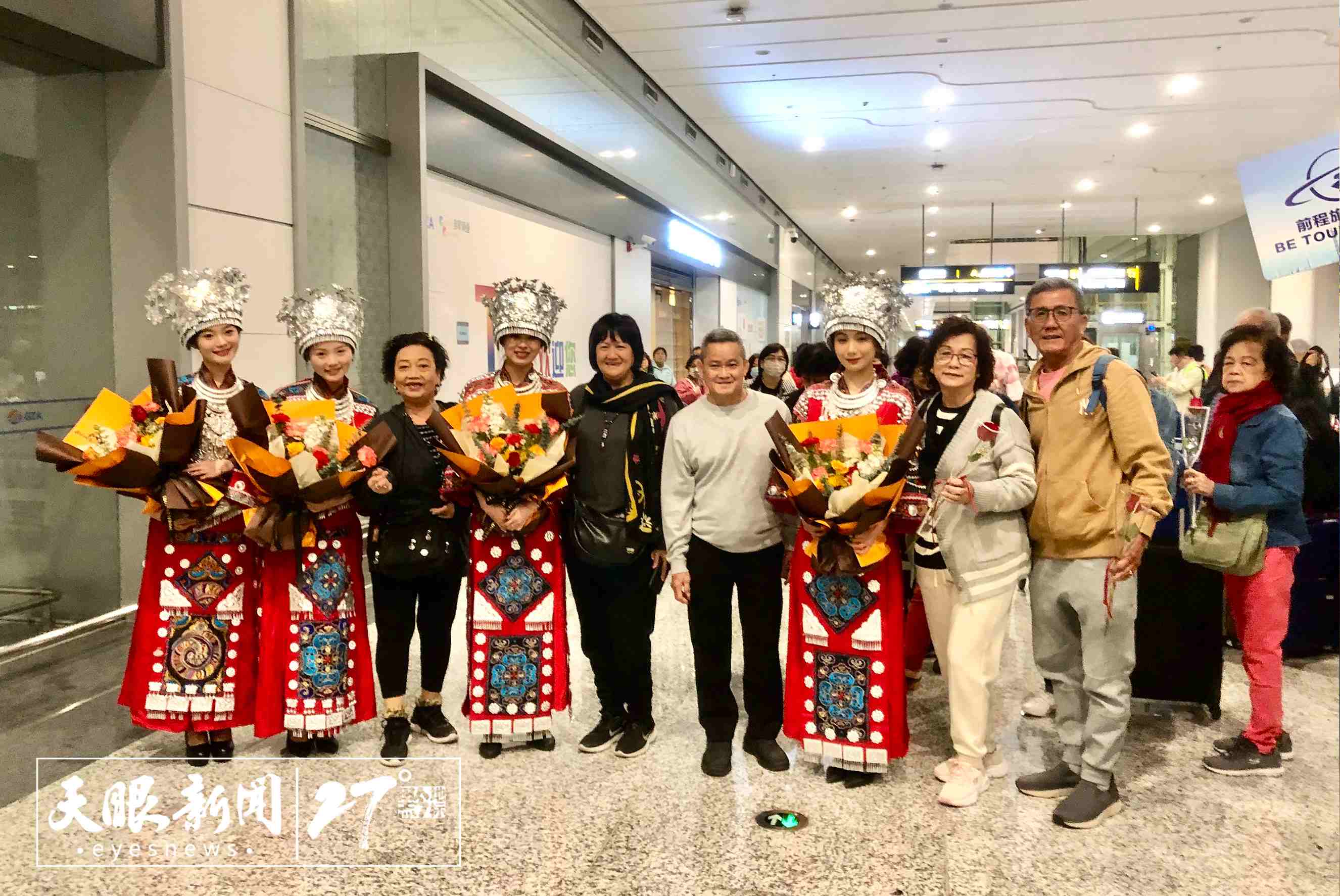 首個來黔旅游馬來西亞包機(jī)團(tuán)抵達(dá)。（圖/劉立超）