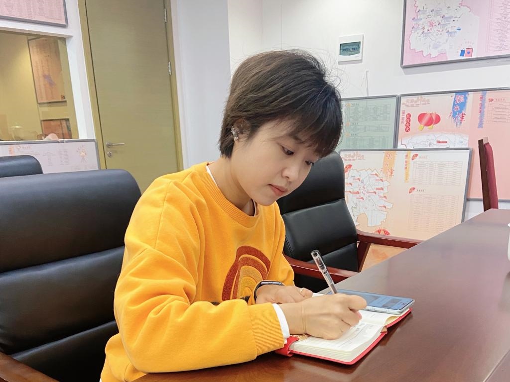 武麗潔在工作中。新華社發(fā)