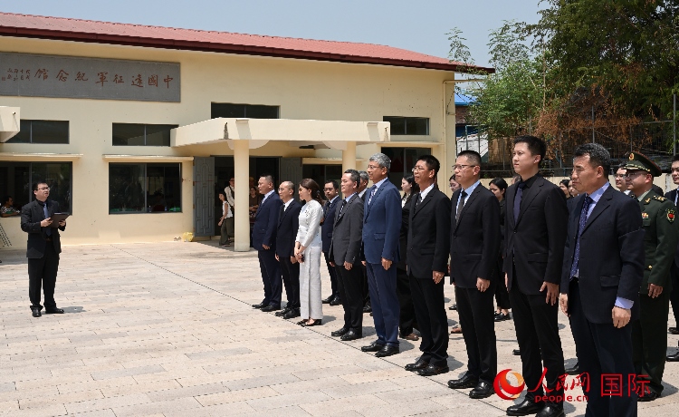 全體人員默哀追思。人民網(wǎng)記者 謝佳君攝