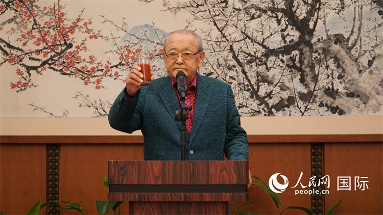 原東京國際電影節(jié)主席依田巽致祝酒辭。人民網(wǎng) 蔣曉辰攝