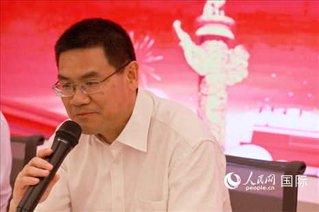 北京海外聯(lián)誼會(huì)會(huì)長楊晉柏在座談會(huì)上致辭。人民網(wǎng)記者 陳海琪攝
