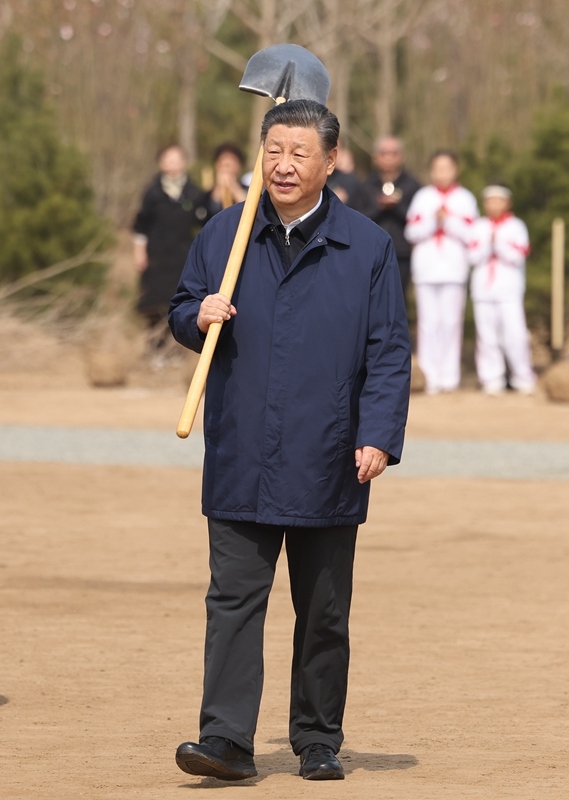 2024年4月3日，習(xí)近平總書記來到北京市通州區(qū)潞城鎮(zhèn)參加首都義務(wù)植樹活動(dòng)。