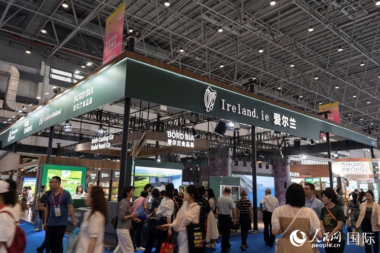 第四屆中國國際消費(fèi)品博覽會愛爾蘭國家館。人民網(wǎng) 常沙攝
