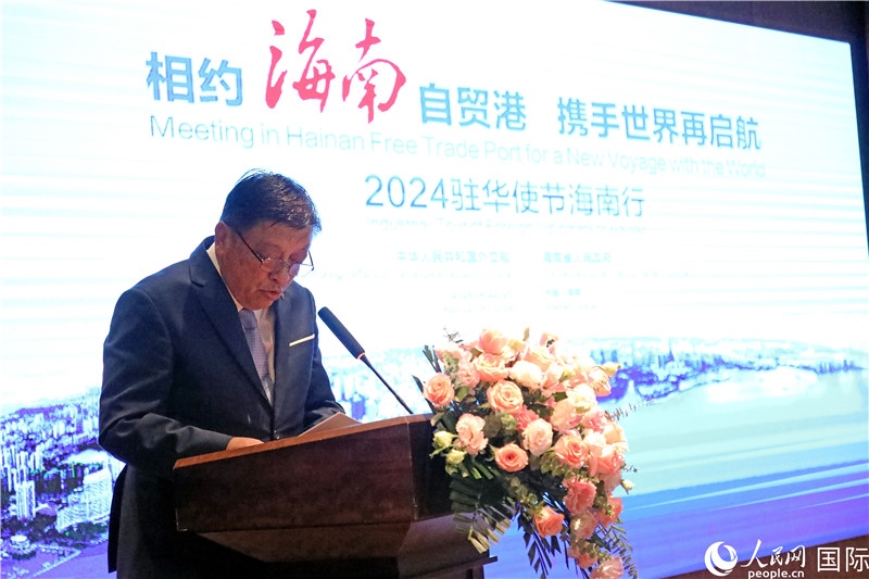馬達(dá)加斯加駐華大使羅班松·讓·路易在宣介會(huì)上致辭。人民網(wǎng)記者趙益普攝