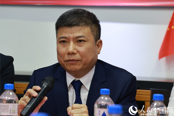 浙江省蘭溪市市委常委柳衛(wèi)東在座談會(huì)上致辭。人民網(wǎng)記者 陳海琪攝