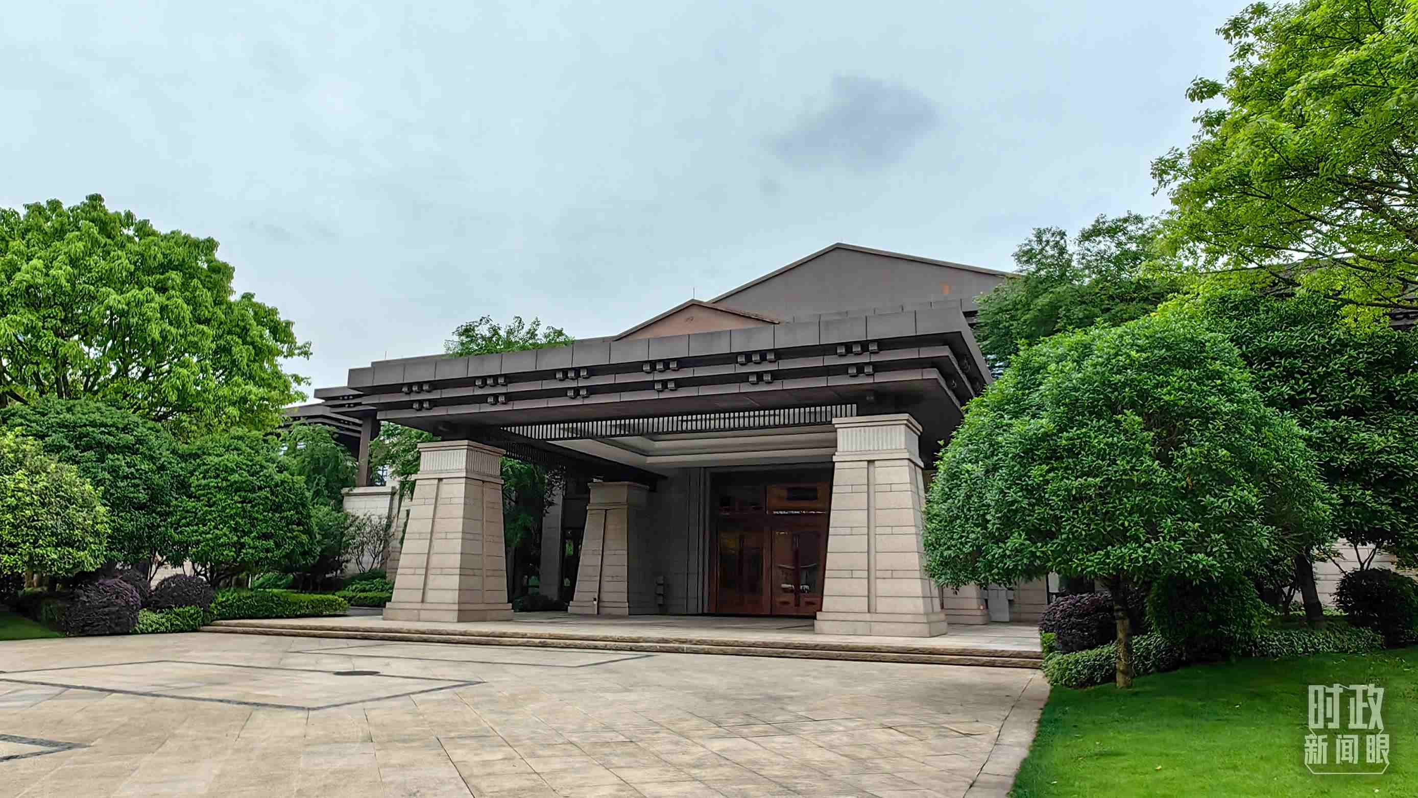△重慶市渝州賓館，新時(shí)代推動(dòng)西部大開(kāi)發(fā)座談會(huì)在這里召開(kāi)。（總臺(tái)央視記者段德文拍攝）