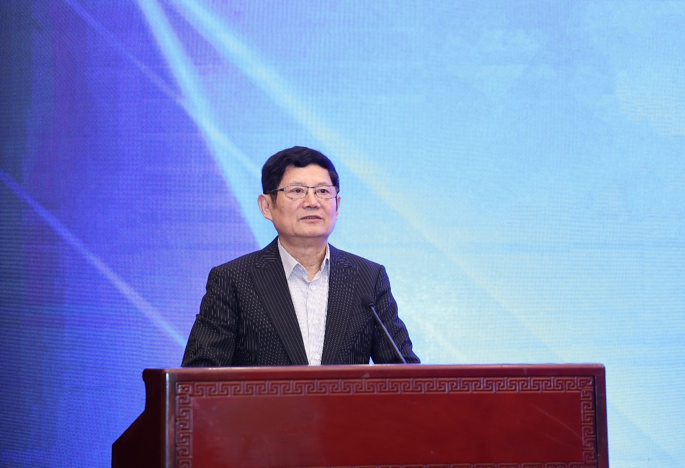 中國經濟傳媒協(xié)會會長趙健代表第八屆理事會表態(tài)。主辦方供圖