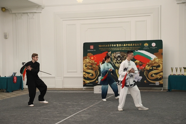 武術(shù)愛(ài)好者現(xiàn)場(chǎng)表演。索非亞中國(guó)文化中心供圖