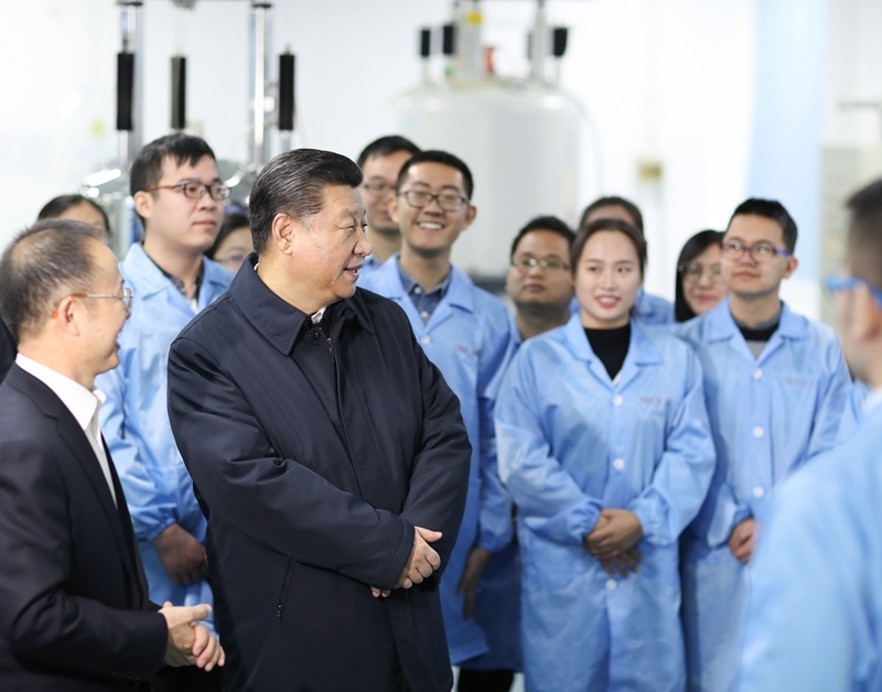 2019年1月17日，習(xí)近平在天津南開大學(xué)元素有機化學(xué)國家重點實驗室同師生親切交流。