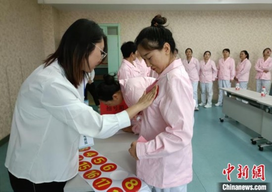 寧夏開展全國孤殘兒童護理員高級技師、技師職業(yè)技能等級認(rèn)定工作。寧夏民政廳 供圖
