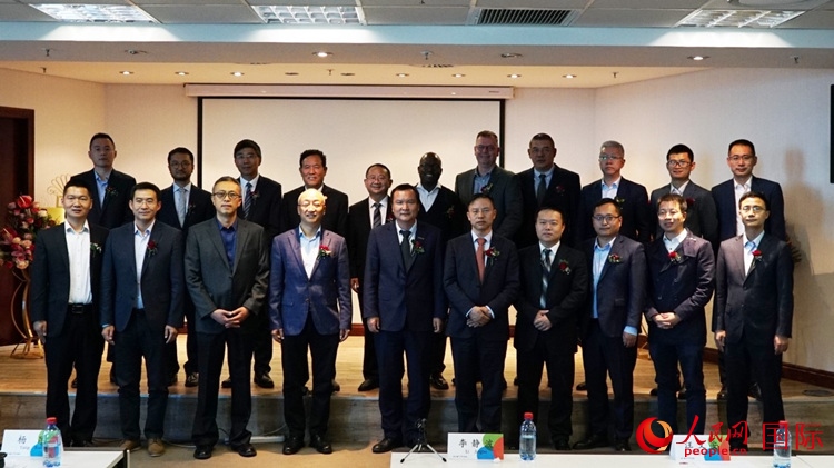 與會嘉賓合影。人民網(wǎng) 劉暢攝