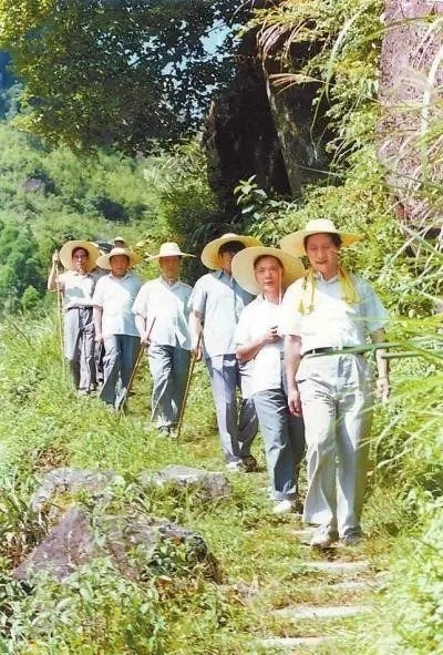 1989年7月，習近平在壽寧縣山村。