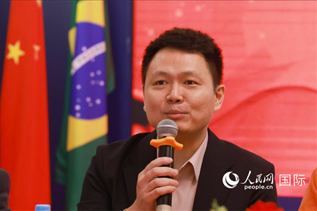 中國駐里約熱內盧總領館副總領事王尉育在座談會上致辭。人民網記者 陳海琪攝