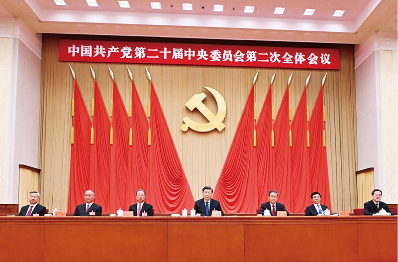 中國(guó)共產(chǎn)黨第二十屆中央委員會(huì)第二次全體會(huì)議，于2023年2月26日至28日在北京舉行。這是習(xí)近平、李強(qiáng)、趙樂(lè)際、王滬寧、蔡奇、丁薛祥、李希等在主席臺(tái)上。 新華社記者 謝環(huán)馳/攝
