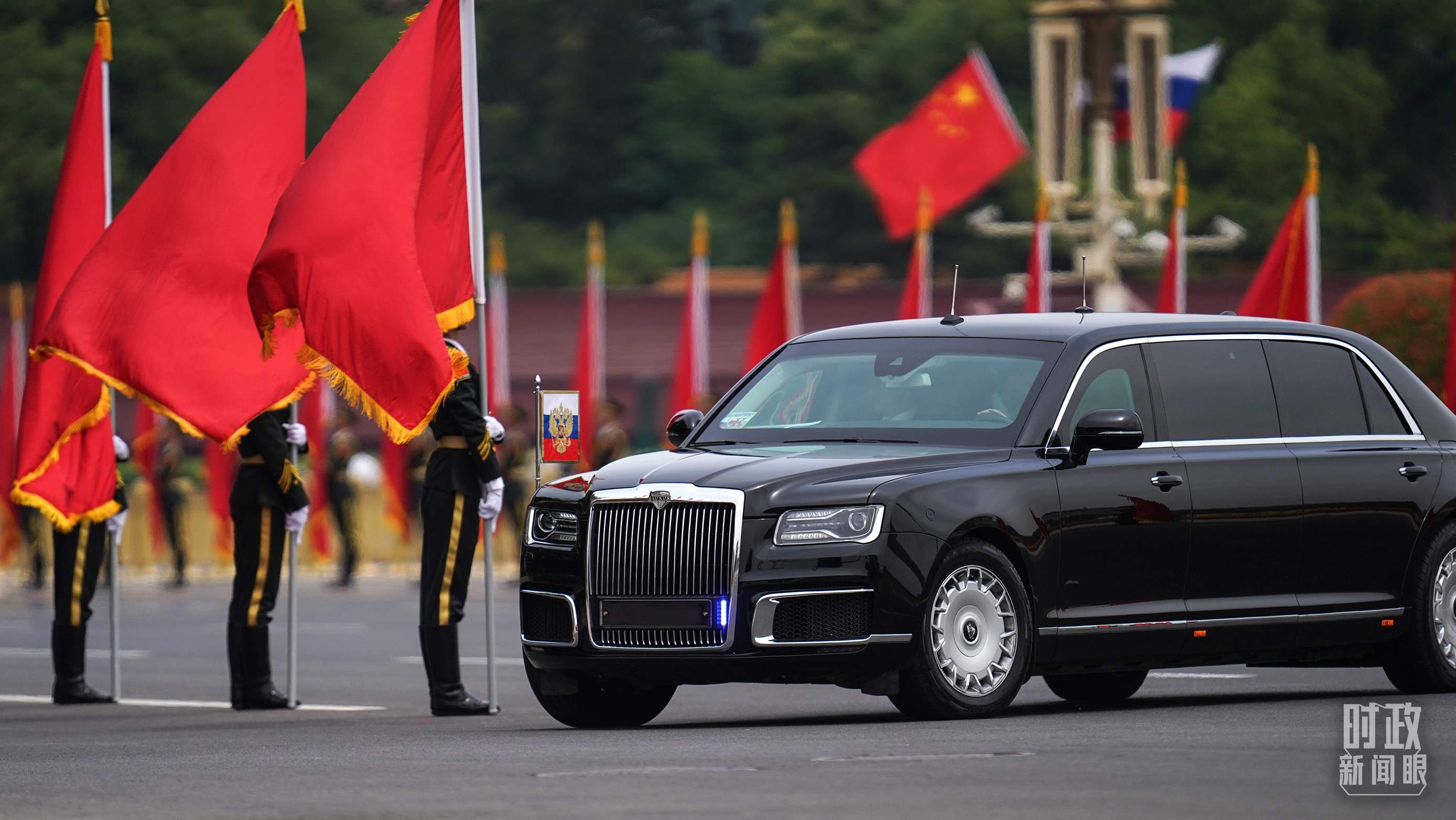 △普京總統(tǒng)乘車抵達(dá)歡迎儀式現(xiàn)場(chǎng)。（總臺(tái)國(guó)廣記者李晉拍攝）