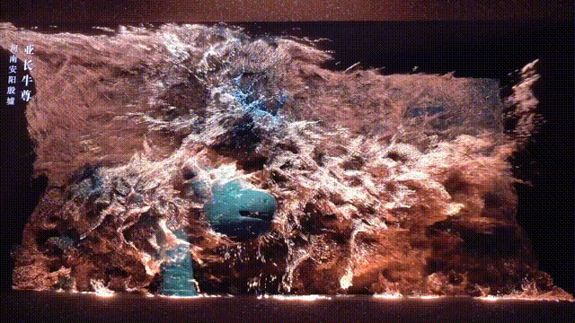 動圖:殷墟博物館裸眼3D大屏展示的亞長牛尊(央廣網發(fā) 趙夢陽制作)