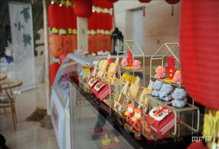 鄭州商代都城遺址博物院文創(chuàng)產品“商小鮮”(央廣網發(fā) 邢小龍 攝)