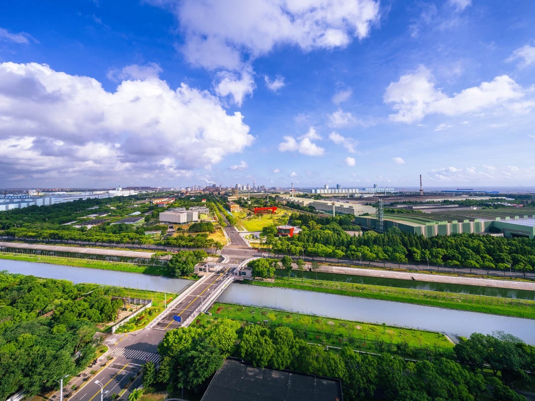 位于長(zhǎng)江口的上海寶鋼廠區(qū)，有生態(tài)花園工廠的美譽(yù)。劉繼鳴攝
