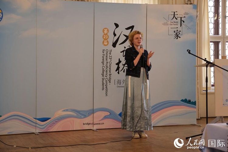 李歡欣在比賽中用中文演講。人民網(wǎng)記者 劉仲華攝