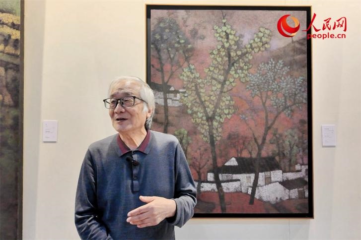 中央文史研究館書畫院院部委員、清華大學吳冠中藝術研究中心副主任王秦生正在接受人民網的采訪。人民網記者 劉微攝