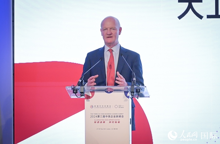 英國前負(fù)責(zé)大學(xué)與科研事務(wù)的國務(wù)大臣、英國皇家學(xué)會(huì)院士大衛(wèi)·威利茨致辭。人民網(wǎng) 郭錦標(biāo)攝