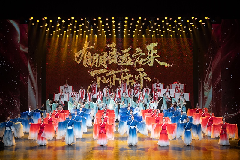 △2024年5月17日，演職人員在第八屆中俄博覽會(huì)文藝演出現(xiàn)場(chǎng)進(jìn)行表演。