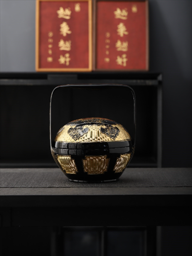 永春漆籃作品《籃犀》。中國(guó)美術(shù)館供圖