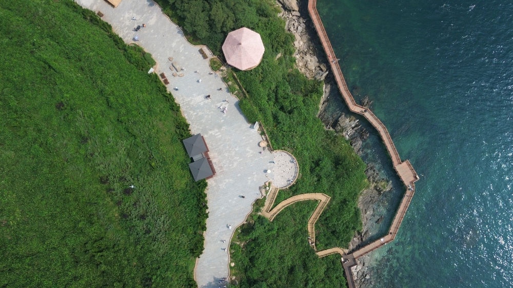 2023年8月16日，長?？h小長山島小水口森林公園一角（無人機照片）。新華社記者 陳為 攝