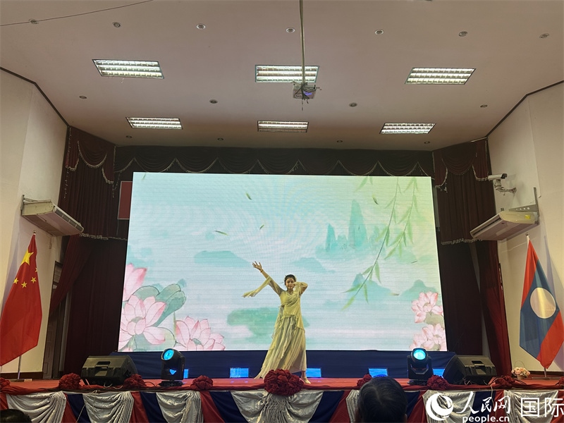 圖片：老撾選手參加第二十三屆漢語橋世界大學(xué)生中文比賽老撾賽區(qū)決賽。孫廣勇攝