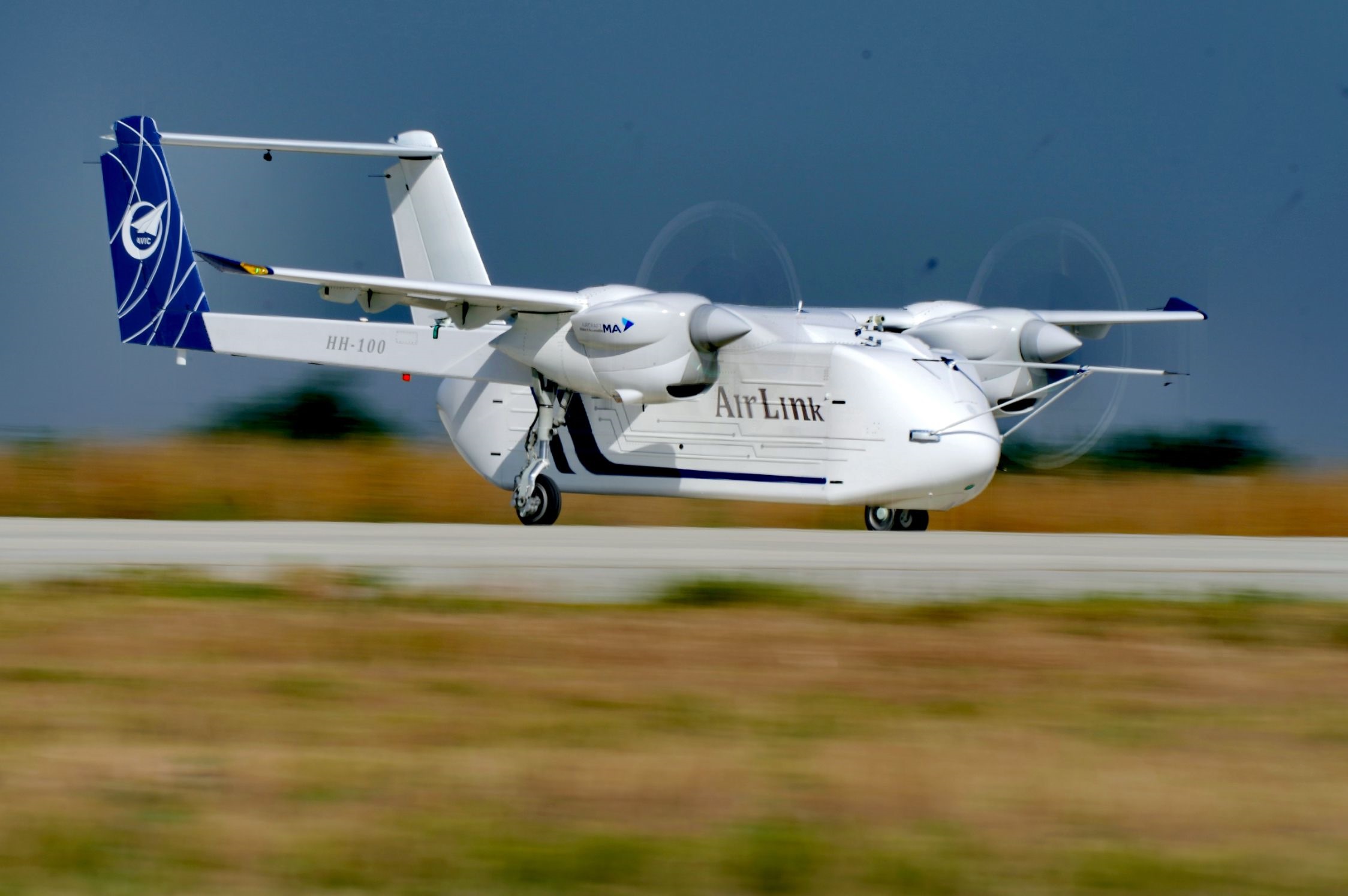 △2024年6月12日，HH-100航空商用無人運輸系統(tǒng)驗證機在西安藍田通用機場首飛成功。